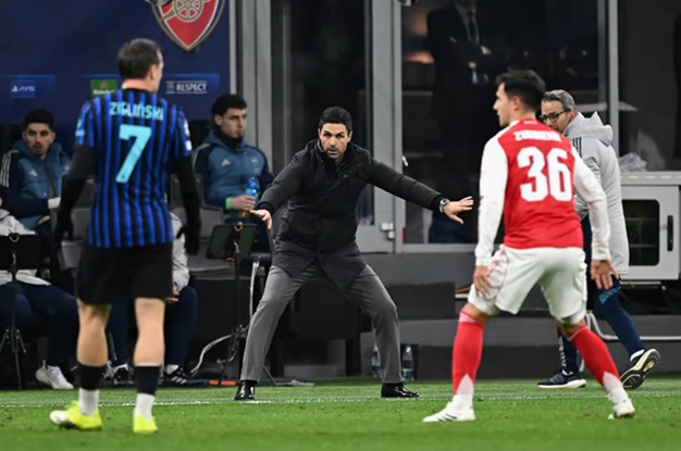 Khu vực kỹ thuật vạch kẻ quyền lực và những quy định khắt khe dành cho huấn luyện viên