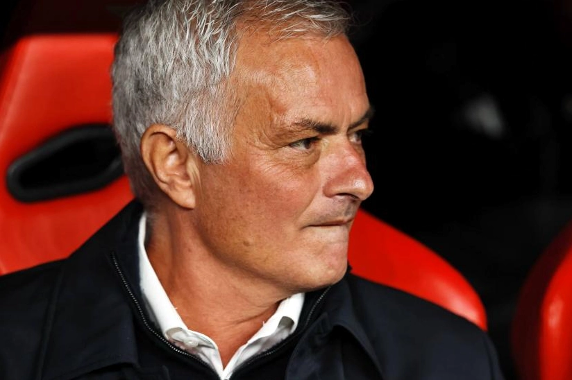 Nghệ thuật đỗ xe buýt và kiệt tác sinh tồn của huấn luyện viên Jose Mourinho