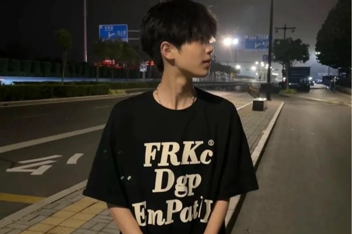 Khám phá những chàng trai 2k12 ấn tượng với phong cách che mặt độc đáo