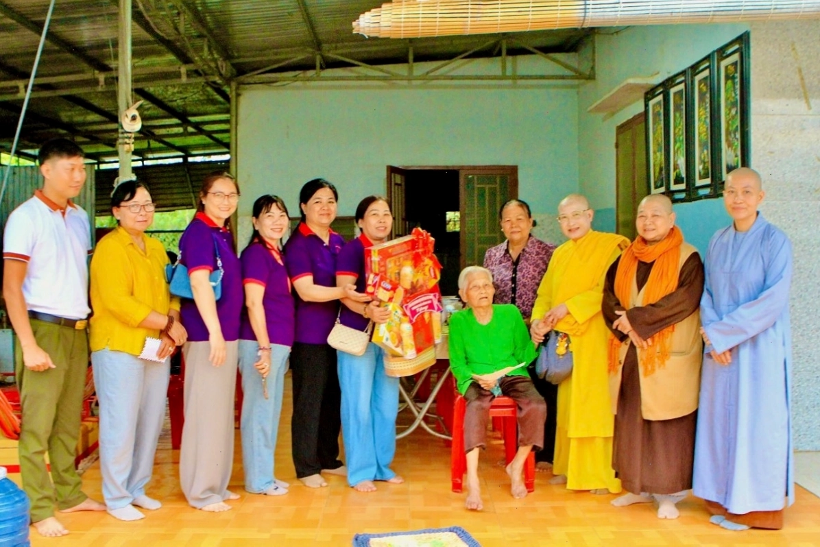 Ban Trị sự GHPGVN thành phố thăm và tri ân các Bà mẹ Việt Nam anh hùng