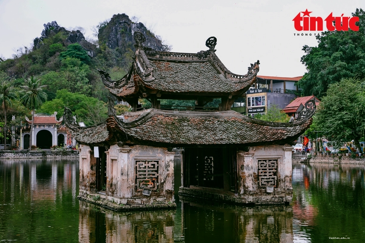 Biểu diễn múa Tắc Xình tại lễ khai trương Thủy Đình