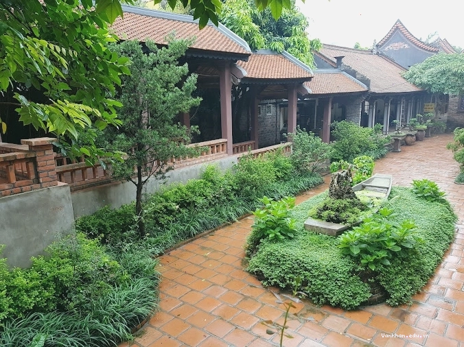 Bình gốm cổ tại Chùa Tiêu Dao