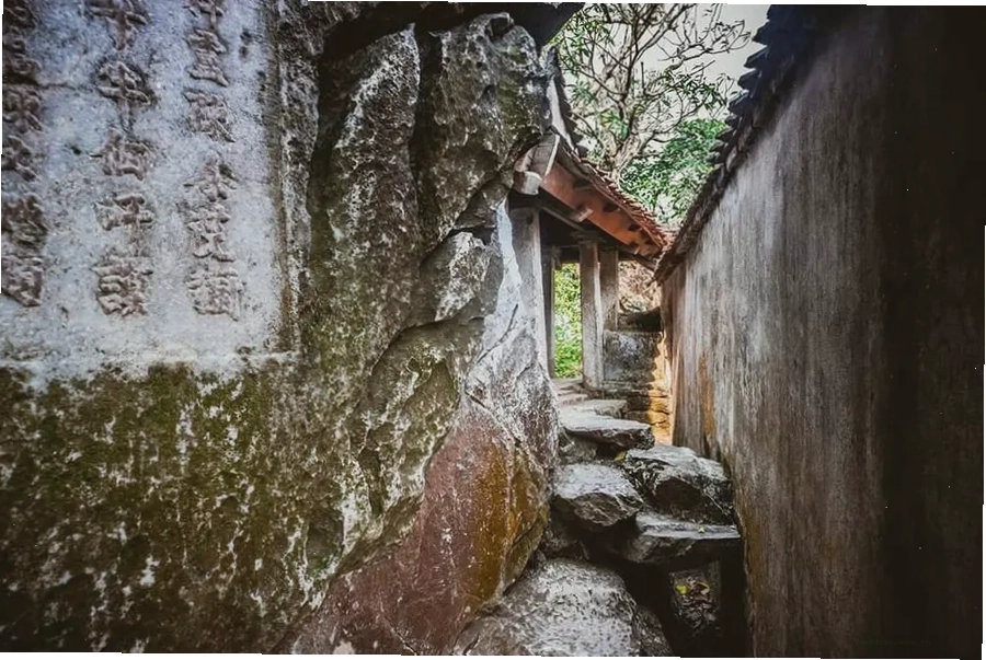 Cảnh quan thiên nhiên thơ mộng gần chùa Vô Vi