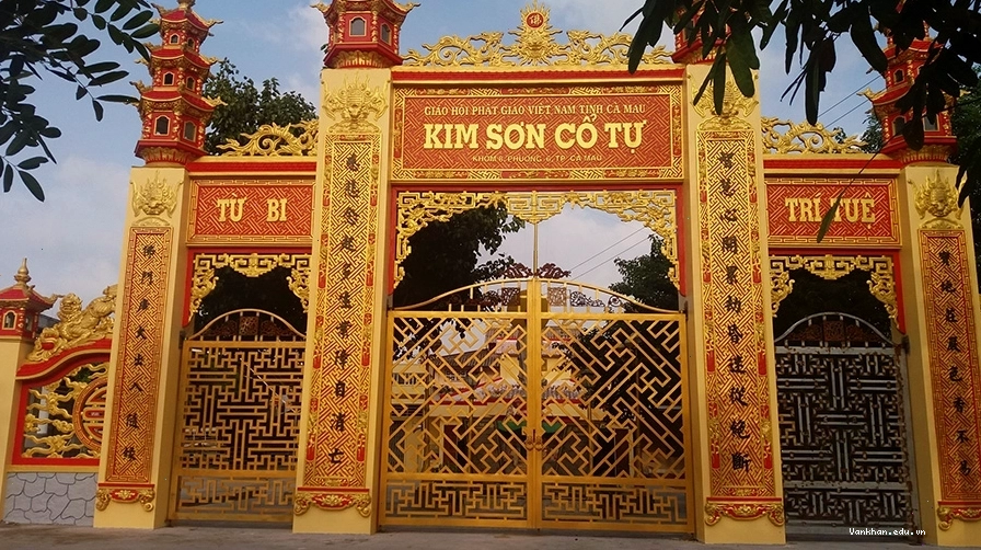 Cảnh quan xanh mát bao quanh Chùa Kim Sơn, tạo nên một không gian hài hòa với thiên nhiên