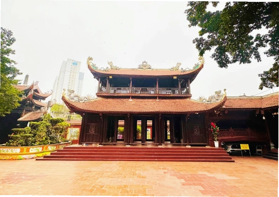 Cầu Chùa Ngòi nhìn từ mặt nước tĩnh lặng, gợi nét đẹp làng quê