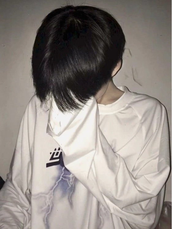 Chàng trai 2k12 với phong cách che mặt đáng yêu và dễ thương