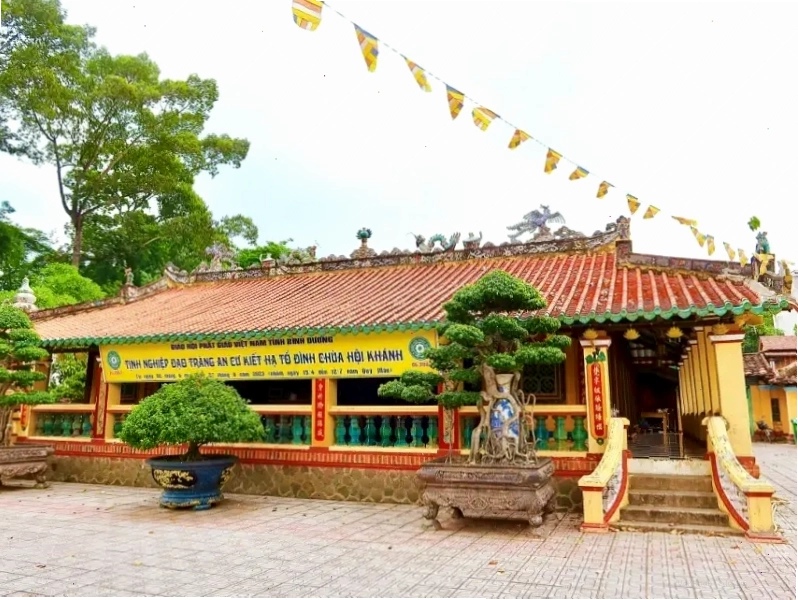 Chánh điện chùa Hội Khánh mang kiến trúc Nam Bộ