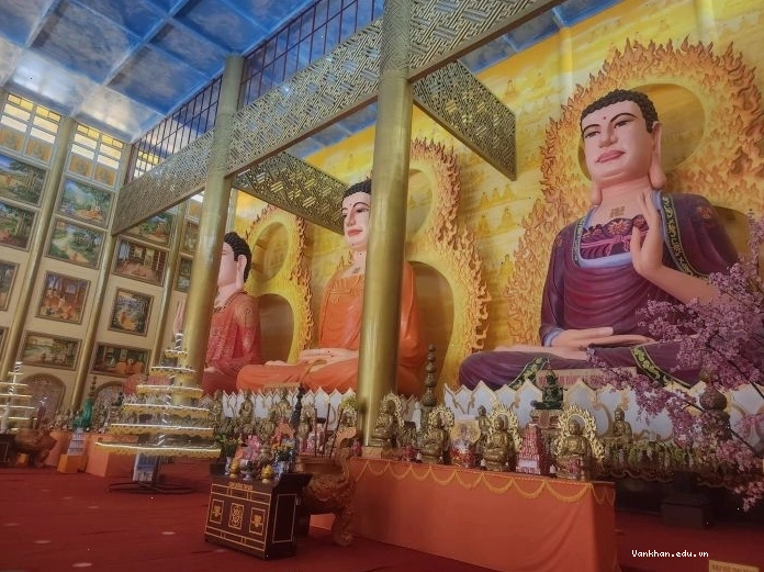 Chánh điện Chùa Minh Đức với kiến trúc cổ kính