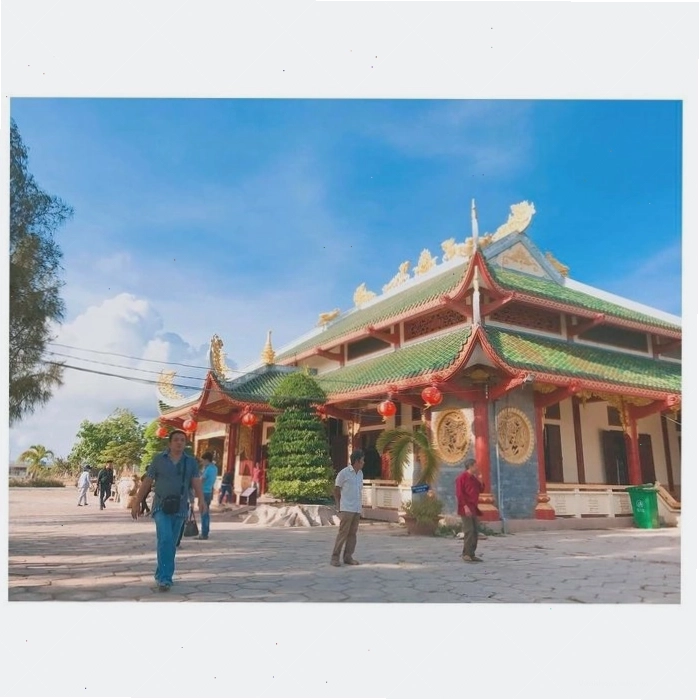 Chi tiết chạm khắc tinh xảo trong Chùa Mẹ Nam Hải