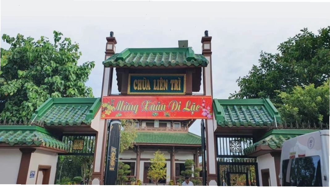 Chi tiết kiến trúc chạm khắc tinh xảo trên các cột trụ tại Chùa Liên Trì
