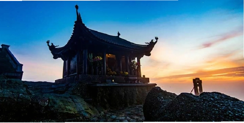 Chùa Đồng Yên Tử trên đỉnh núi