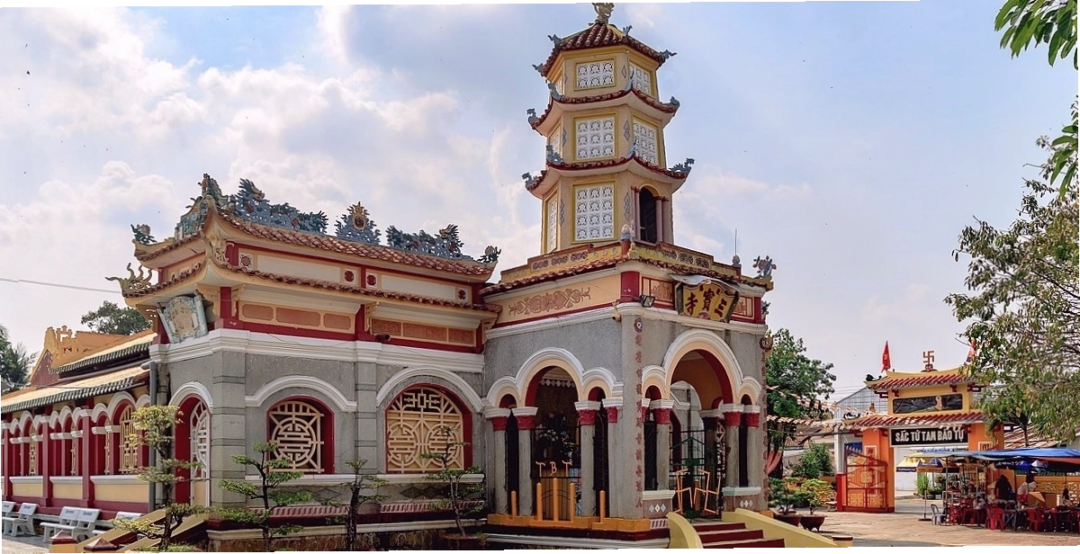 Chùa Sắc Tứ Tam Bảo - một di tích tôn giáo quan trọng