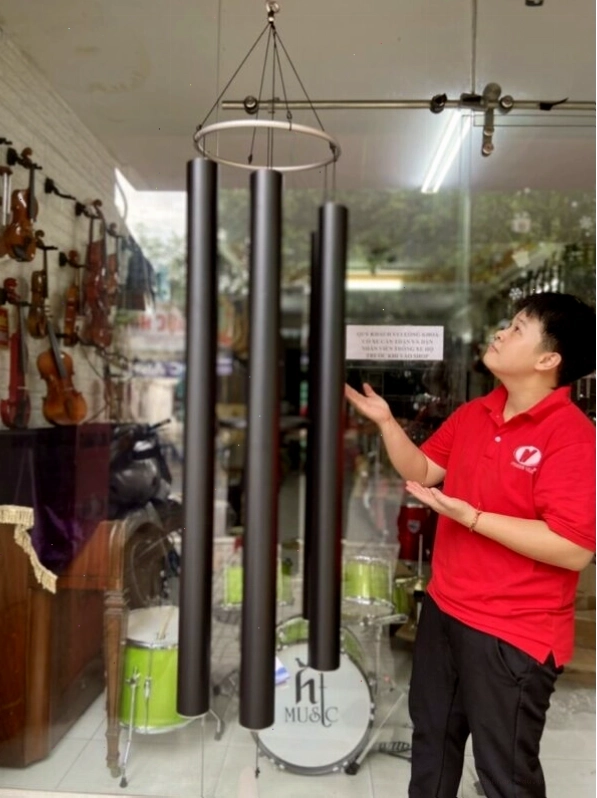 Chuông gió phong thủy kim loại với nhiều ống nhỏ