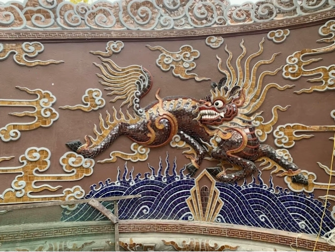 Con đường dẫn vào Chùa Tiêu Dao yên bình