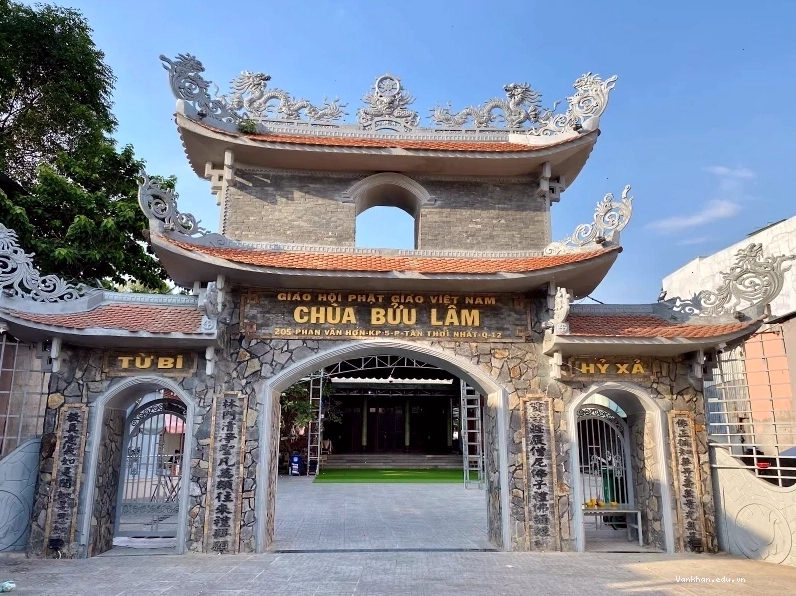 Cổng chùa An Hòa Quận 12 với kiến trúc cổ kính