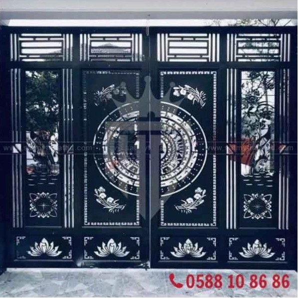 Cổng sắt 4 cánh hộp tối giản với thiết kế ô thoáng hiện đại