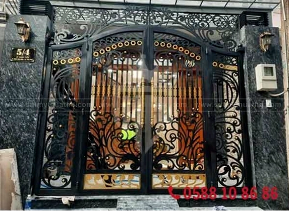 Cổng sắt 4 cánh mỹ thuật cổ điển sang trọng và tinh tế