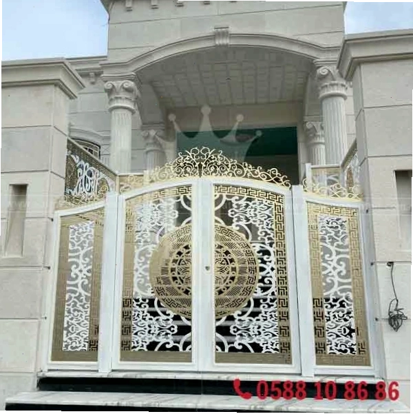 Cổng sắt 4 cánh phong thủy đẹp, bền và đảm bảo yếu tố thẩm mỹ