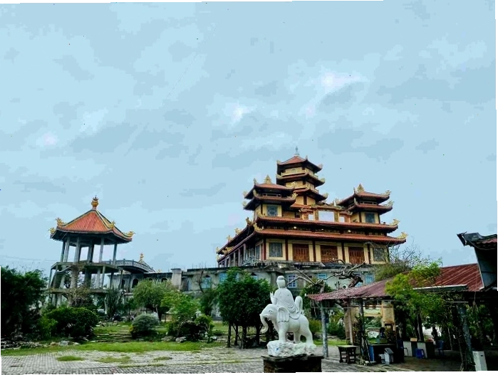 Cổng tam quan Chùa Quán Âm