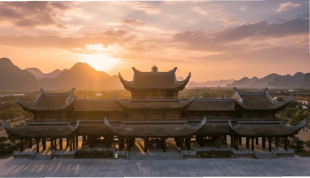 Cổng Tam Quan đồ sộ tại Chùa Tam Chúc