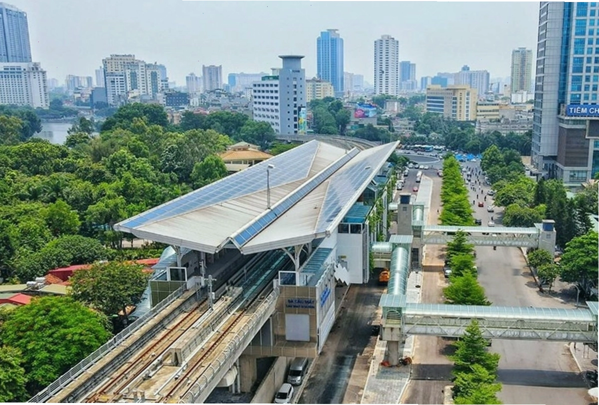 Cửa lên xuống của tàu metro, sẵn sàng đón khách