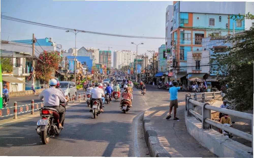 Di chuyển bằng xe cá nhân đến Chùa Bốn Mặt