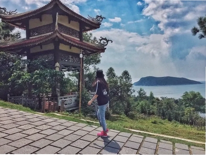 Du lịch núi Thọ, một phần của quần thể Vũng Chùa Đảo Yến