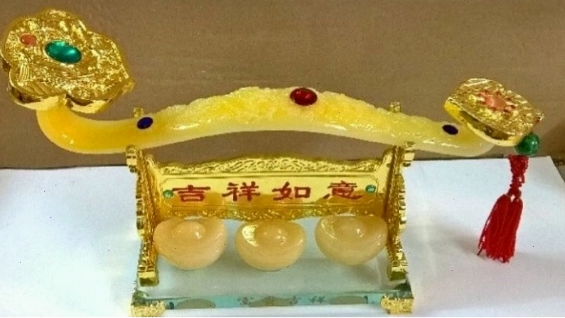 Gậy Như Ý tượng trưng cho quyền lực và may mắn trong phong thủy