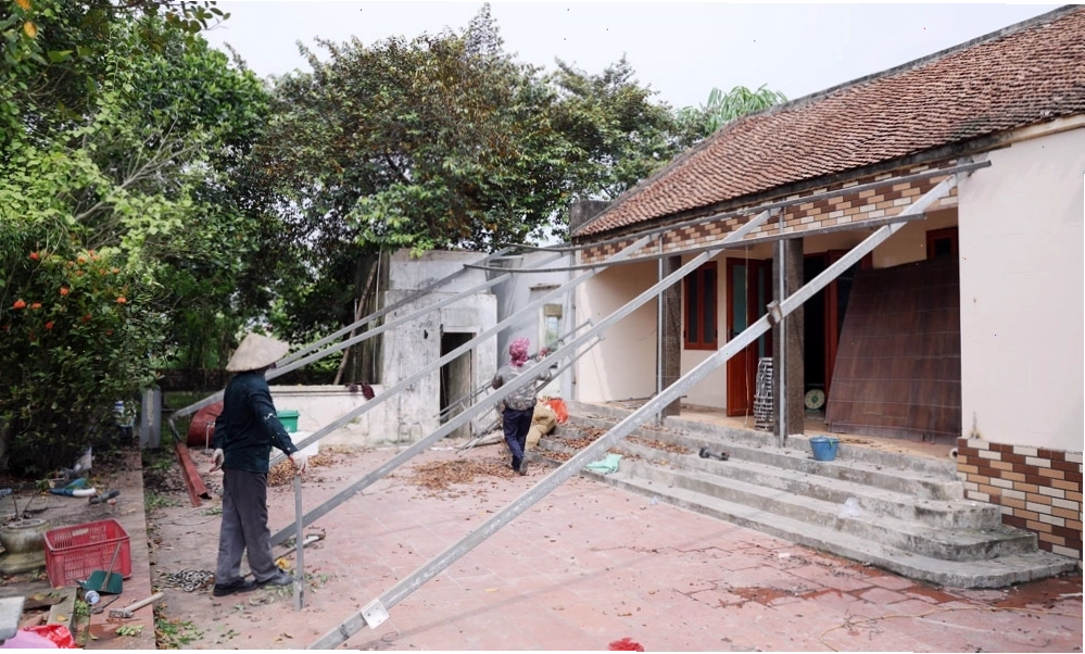 Gia đình chuẩn bị lễ vật ngày Thanh Minh