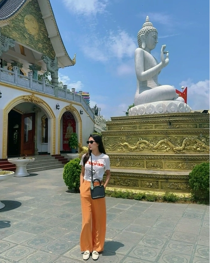 Góc check in ấn tượng tại Chùa Bụt Hải Tiến