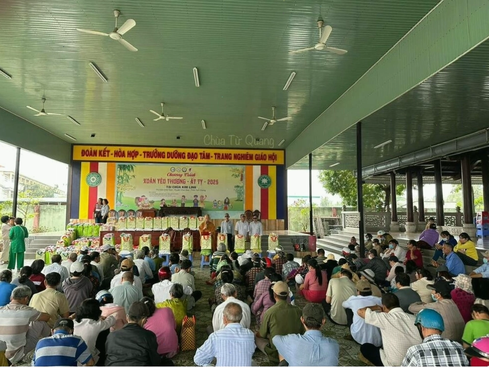 Hoạt động từ thiện tại Chùa Từ Quang