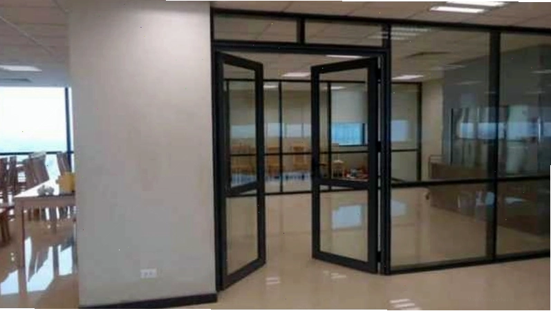 Không đặt tượng ngựa hướng thẳng ra cửa văn phòng