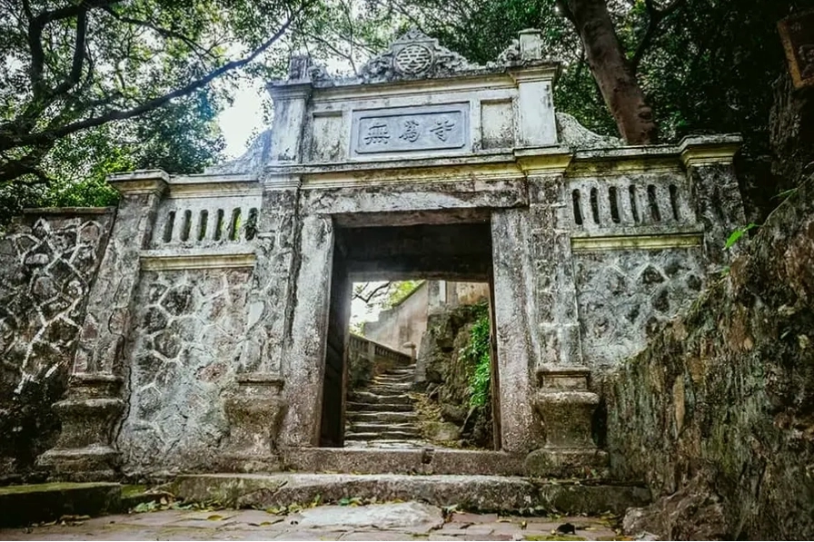 Không gian thanh tịnh bên trong chùa Vô Vi