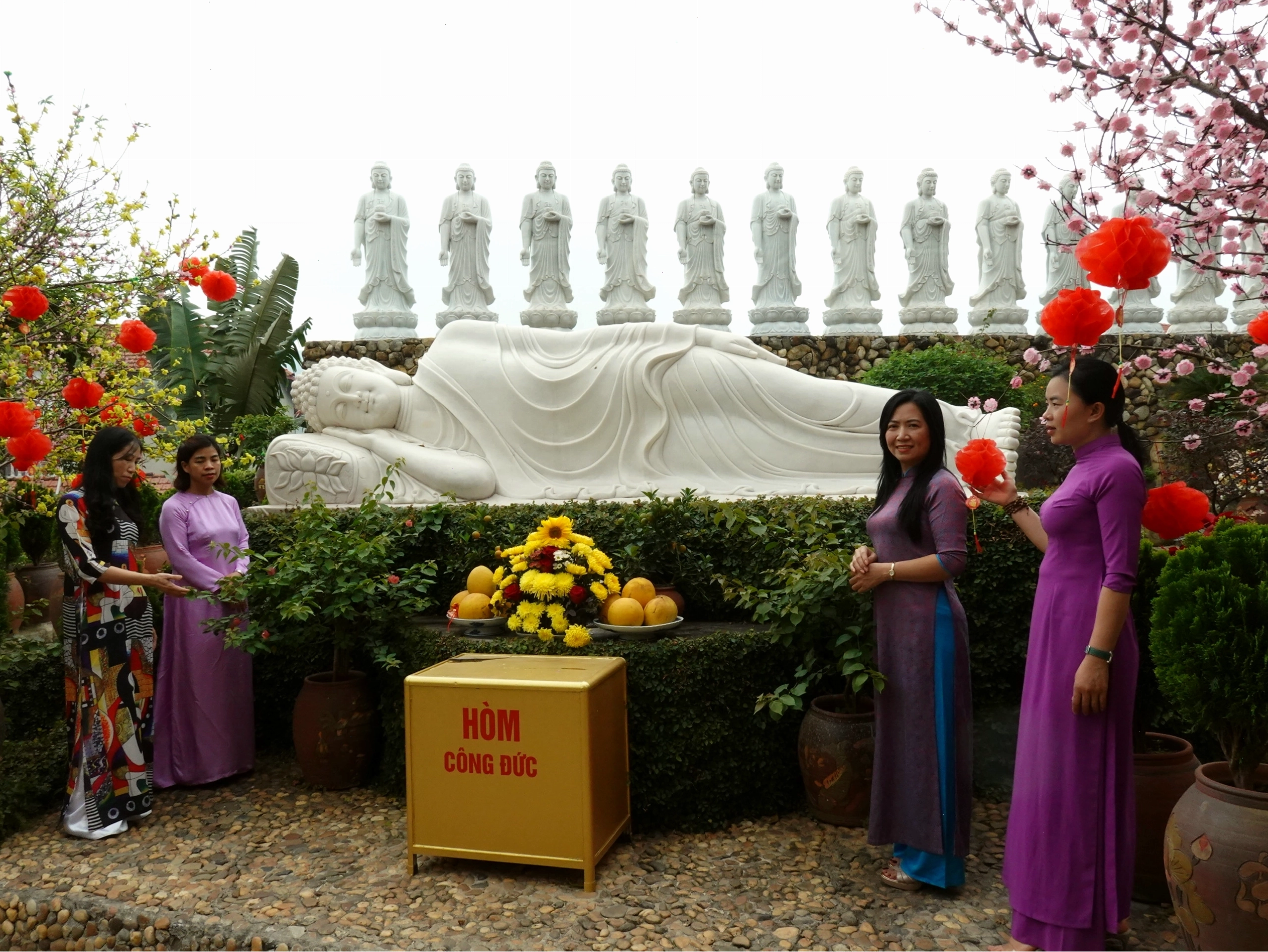 Không gian yên tĩnh với cây xanh bao quanh Chùa Thanh Lanh