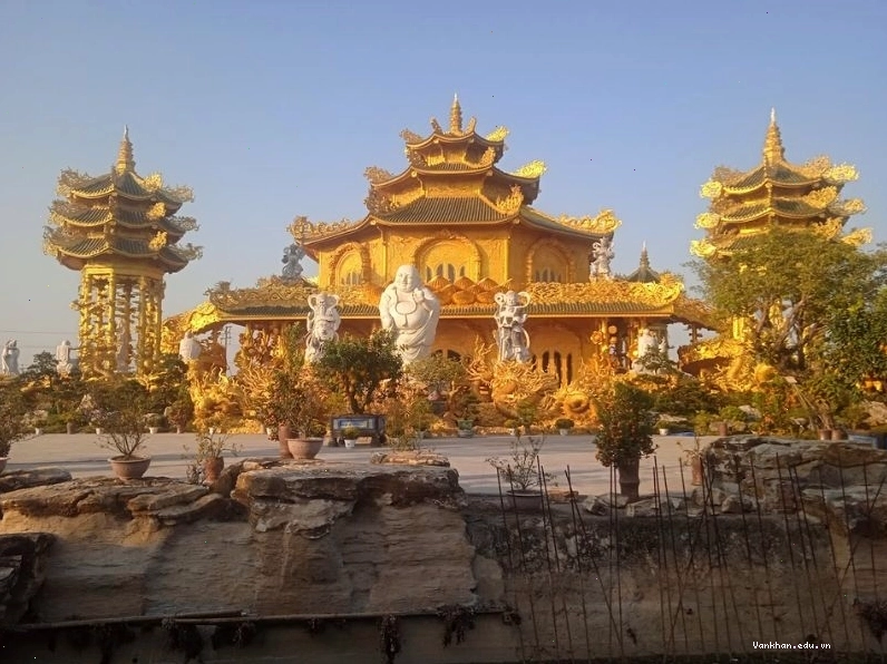 Kiến trúc dát vàng lộng lẫy của Chùa Phúc Lâm