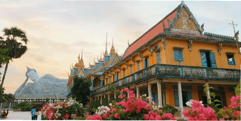 Kiến trúc mái cong nhiều tầng đặc trưng của chùa Khmer