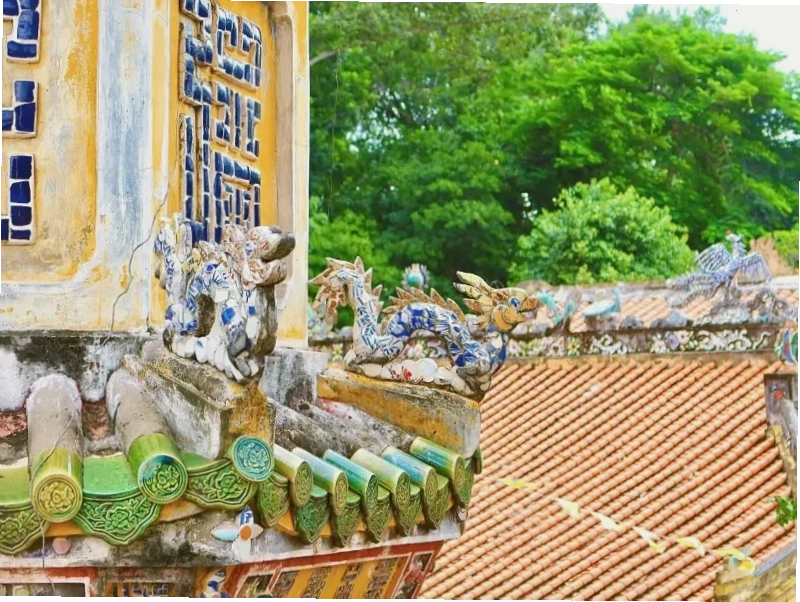 Kỹ thuật đính khảm sành sứ độc đáo tại chùa Hội Khánh