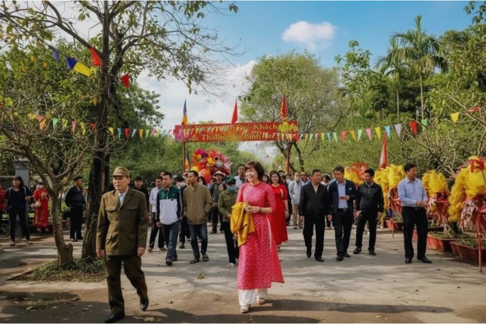 Lễ Phật Đản thu hút đông đảo du khách đến chùa Bà Đanh