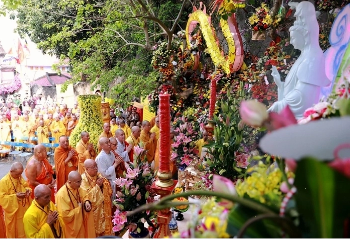 Lối lên các ngôi chùa trong quần thể Ngũ Hành Sơn