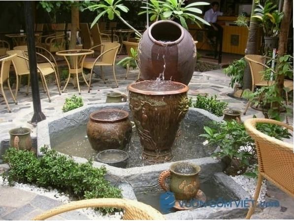 Lu nước phong thủy với cảnh quan sân vườn