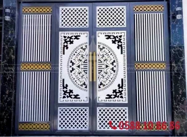 Mẫu cổng sắt 4 cánh CNC với họa tiết phong thủy ấn tượng