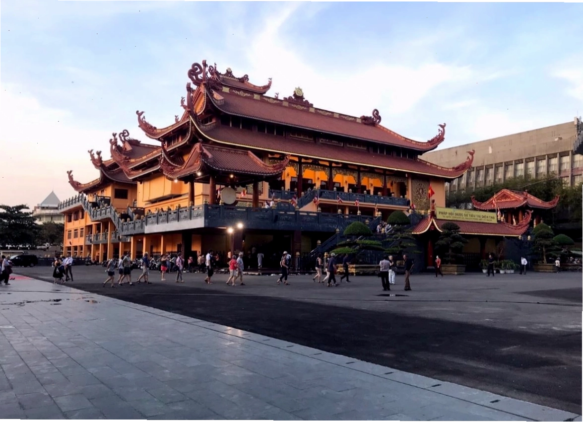 Mẫu thiết kế chùa đẹp với các bức phù điêu ý nghĩa