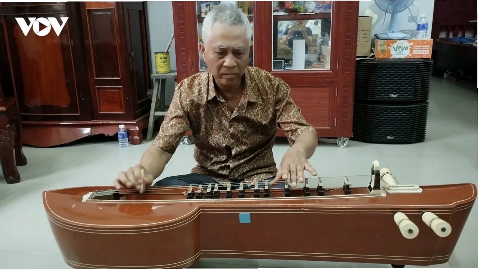 Nghệ nhân Khmer biểu diễn nhạc cụ truyền thống