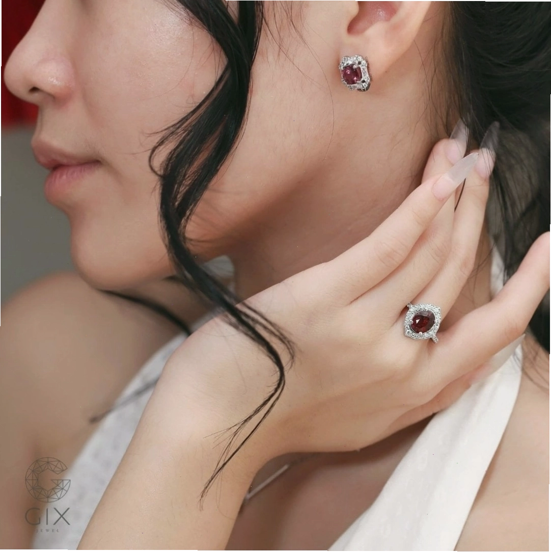 Nhẫn ngón út cho nữ giúp thu hút may mắn trong tình duyên và tăng sự khéo léo