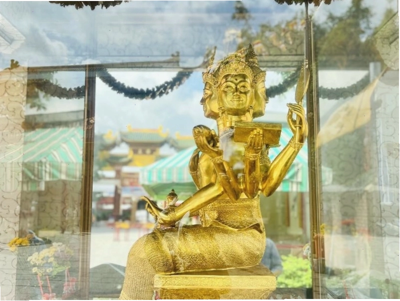 Quang cảnh buổi lễ tại Chùa Bốn Mặt