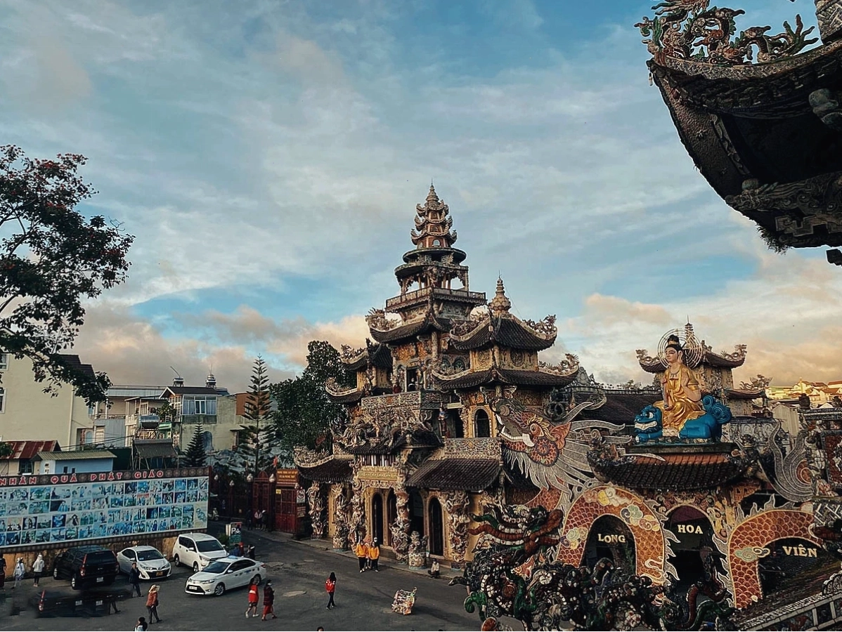 Tháp chuông 7 tầng tại Chùa Linh Phước