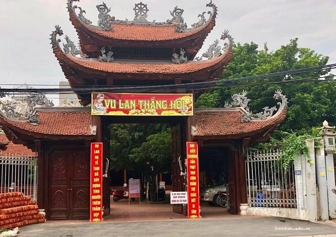 Toàn cảnh Chùa Ngòi với kiến trúc cổ kính và khuôn viên xanh mát