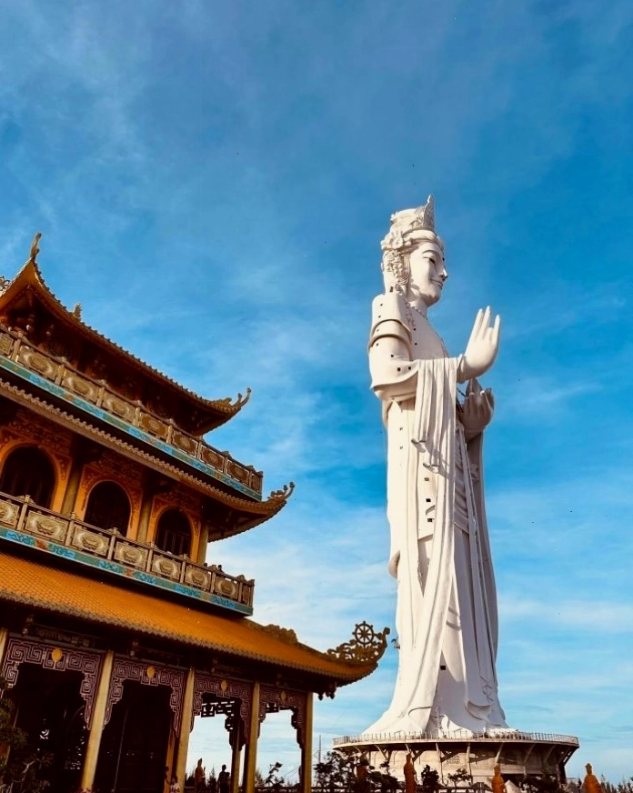 Tượng Quan Thế Âm Bồ Tát tại Chùa Minh Đức