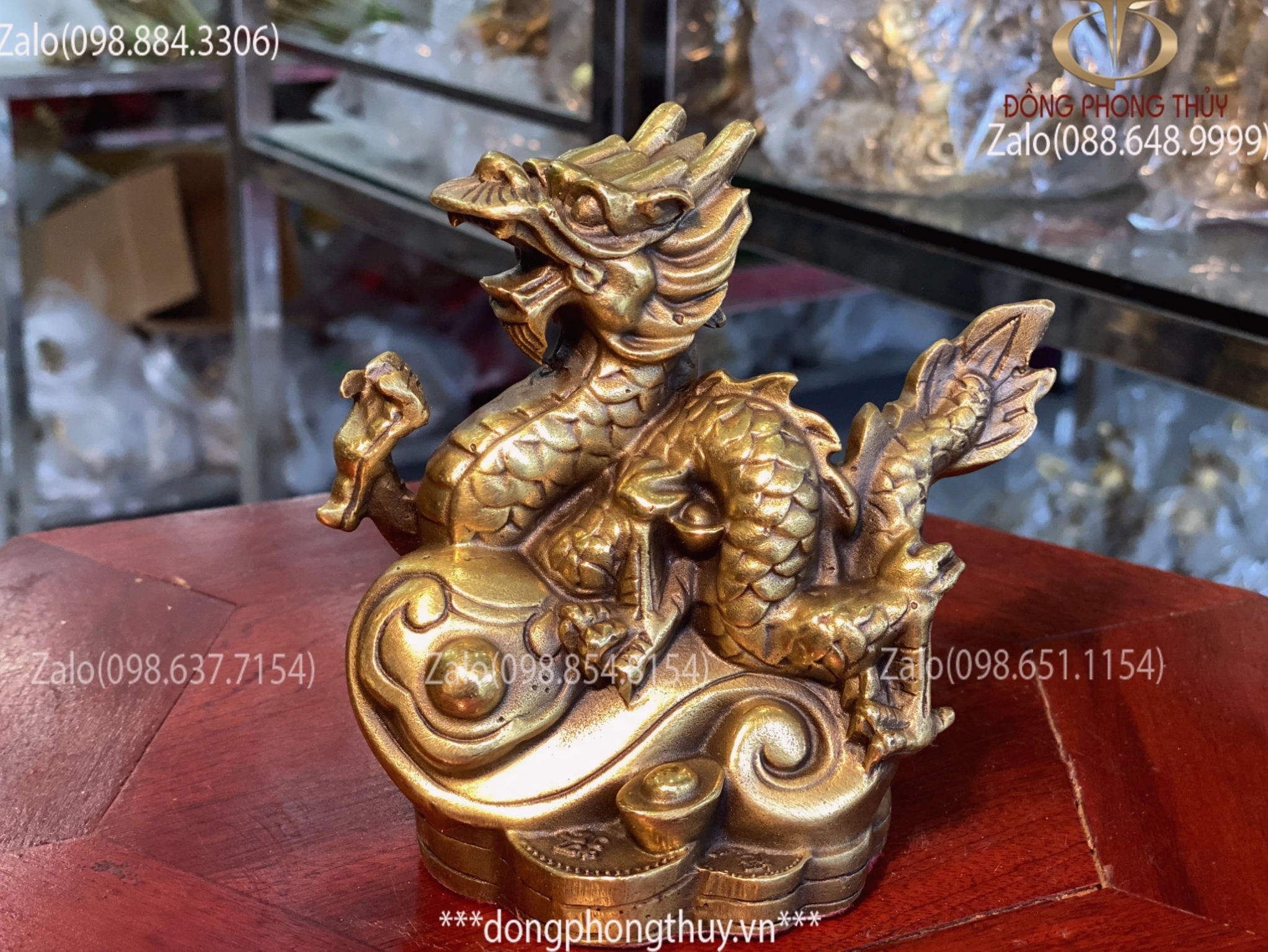 Tượng rồng bằng đồng uy nghiêm