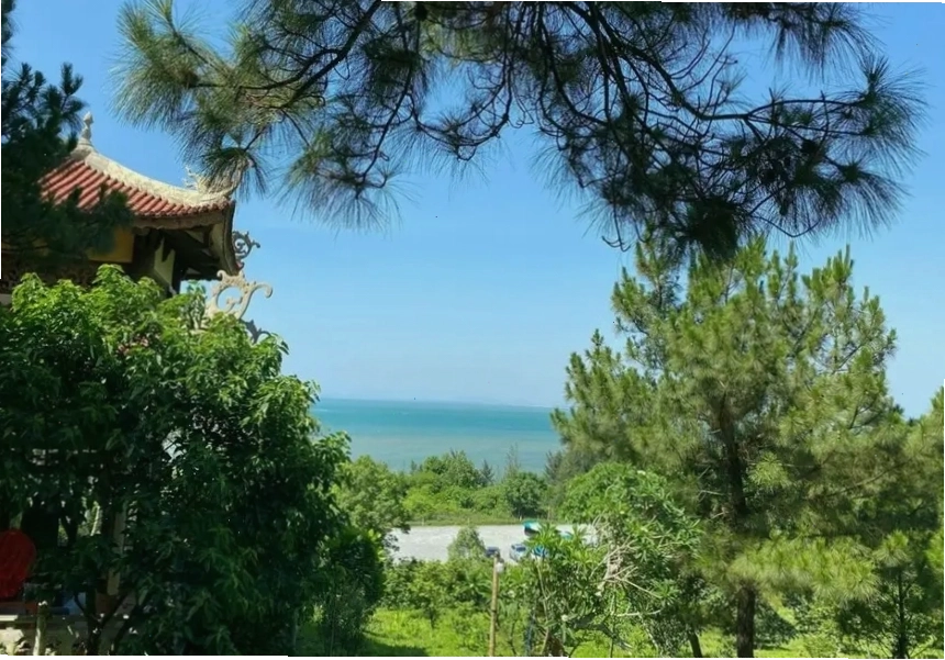 Vẻ đẹp yên bình và tĩnh lặng của Vũng Chùa Đảo Yến